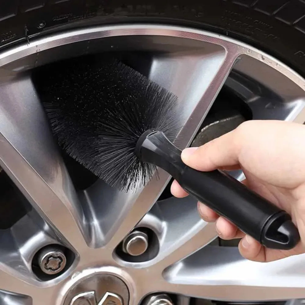 Car wheel cleaning brush